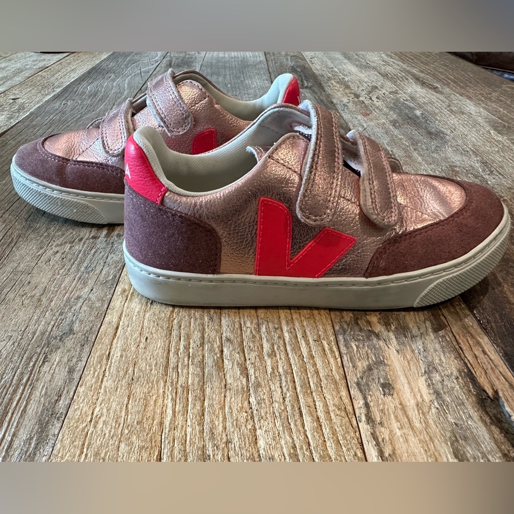 Veja Girls Shoes! Good condition and very fashionable!